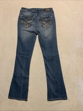 WallFlower Bootcut Jeans 28 x 30 sequins pockets
Size 5